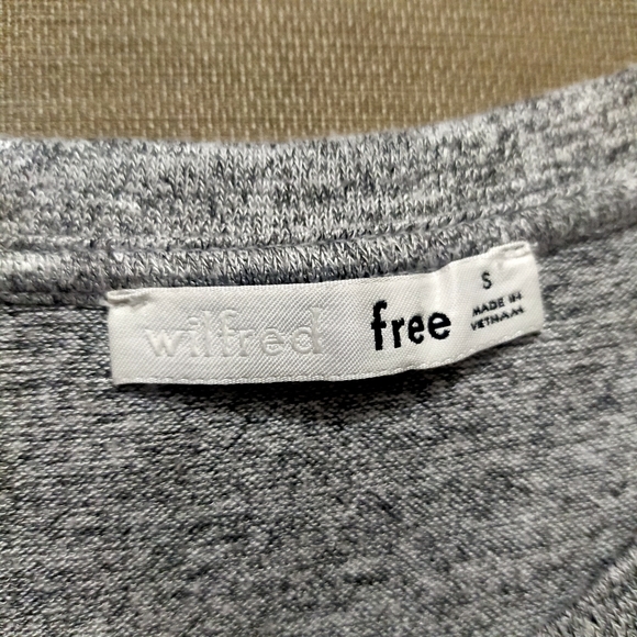 Aritzia Wilfred Free Gray Crop Long Sleeves Knit Top Twist Waist - Picture 11 of 12